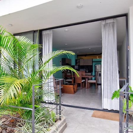 Moonshine Boutique Hostal Кали Екстериор снимка