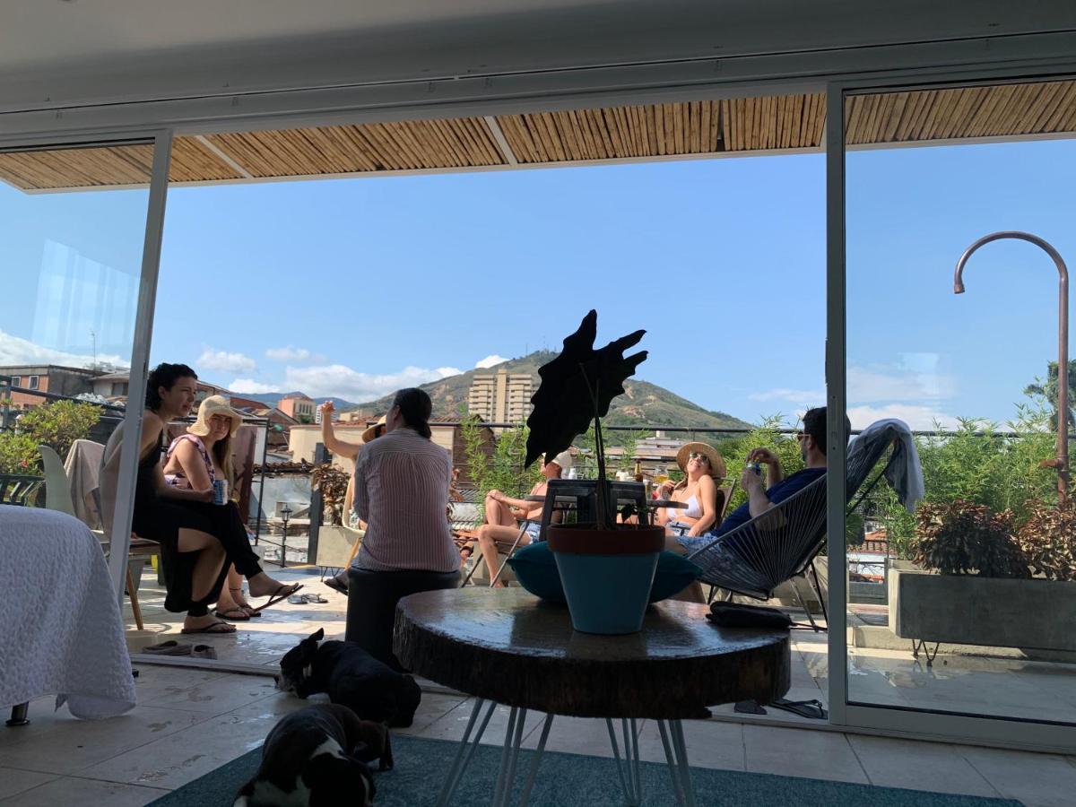 Moonshine Boutique Hostal Кали Екстериор снимка