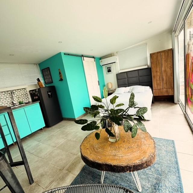 Moonshine Boutique Hostal Кали Екстериор снимка