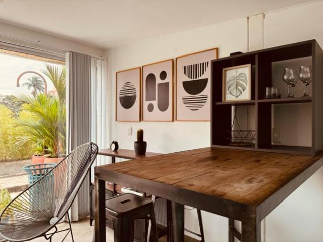 Moonshine Boutique Hostal Кали Екстериор снимка