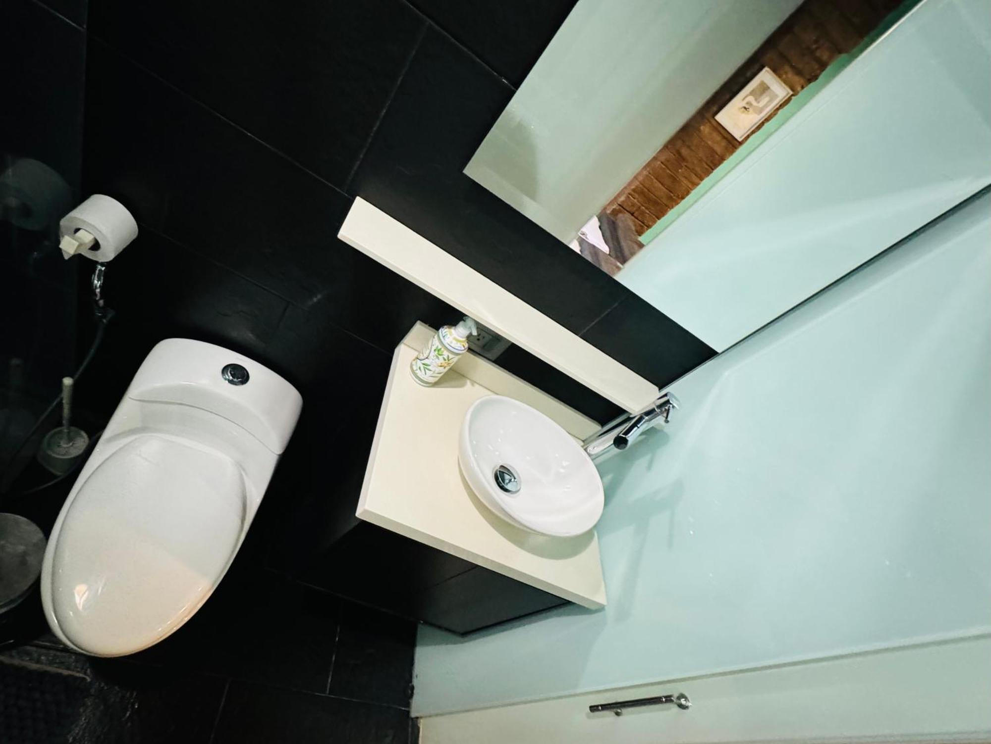 Moonshine Boutique Hostal Кали Екстериор снимка