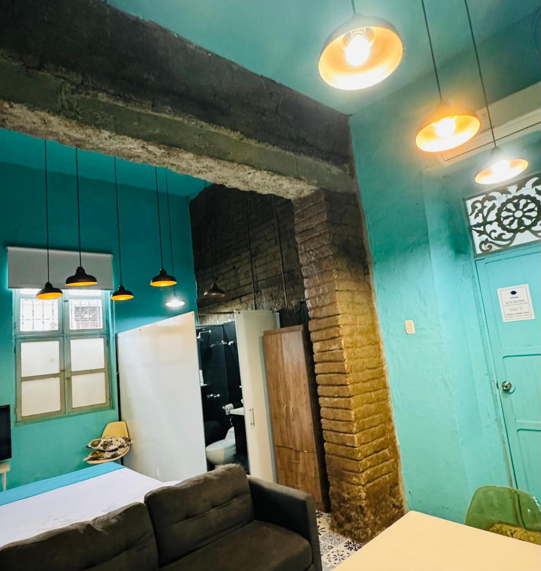 Moonshine Boutique Hostal Кали Екстериор снимка