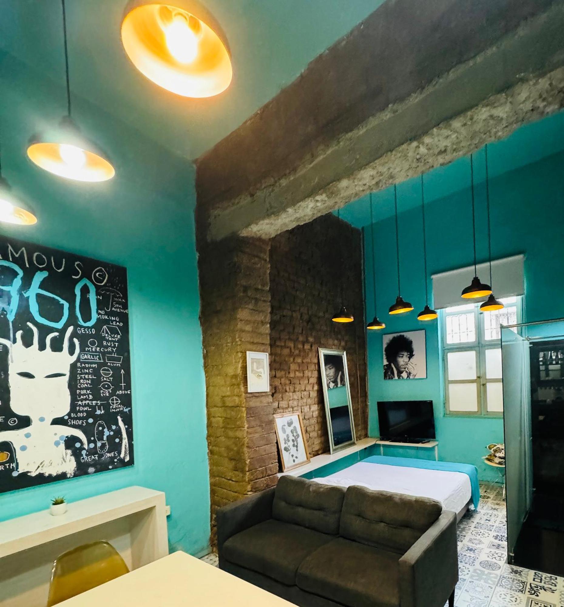 Moonshine Boutique Hostal Кали Екстериор снимка