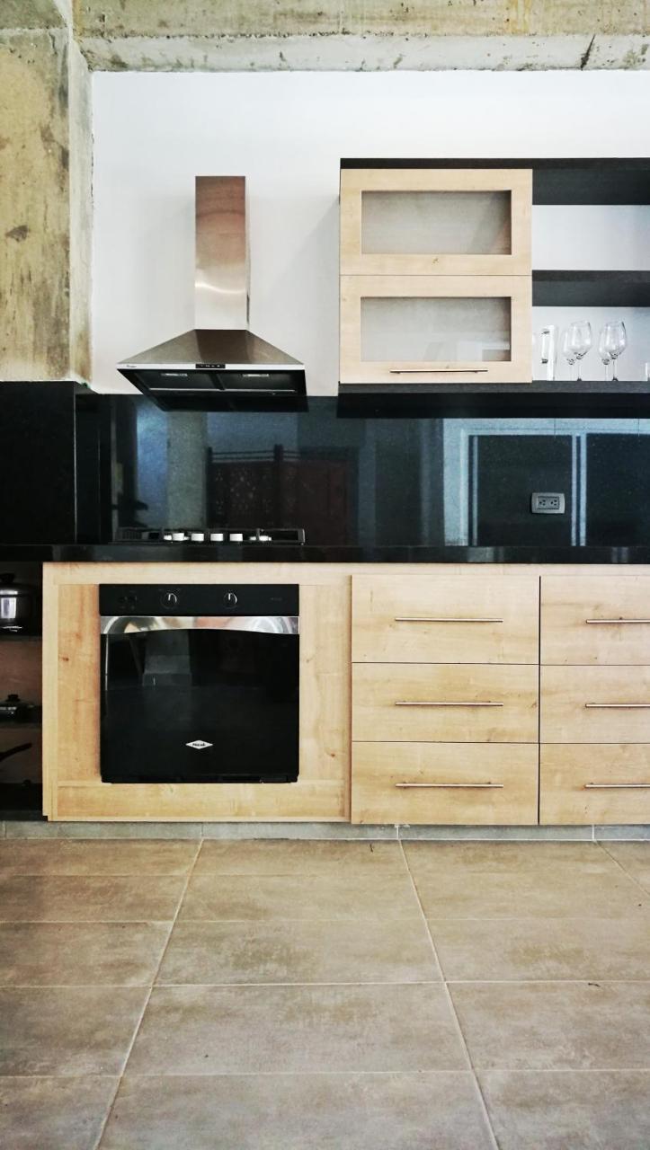 Moonshine Boutique Hostal Кали Екстериор снимка