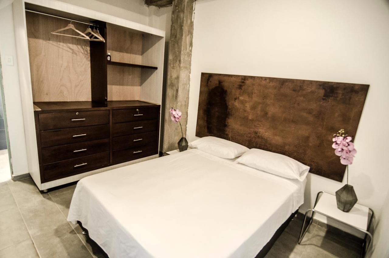 Moonshine Boutique Hostal Кали Екстериор снимка