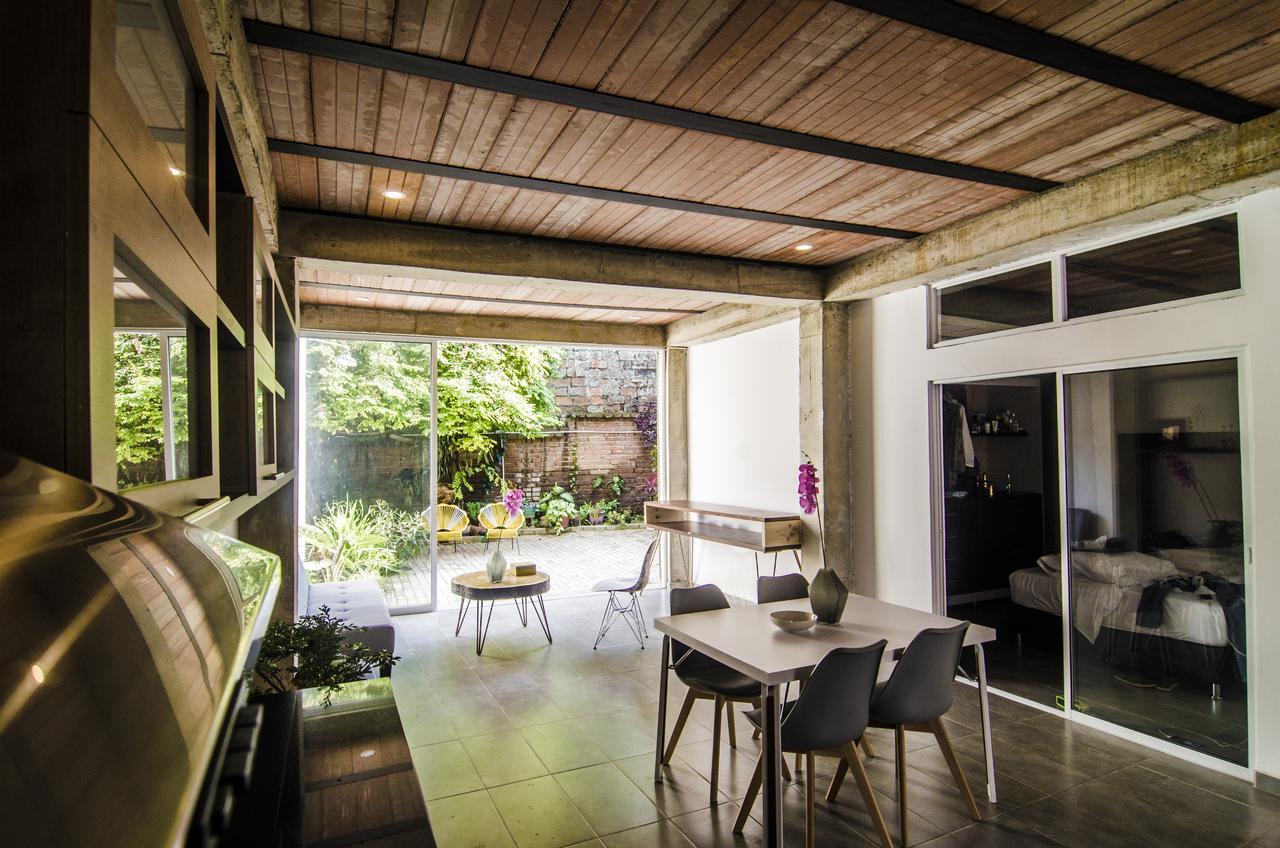 Moonshine Boutique Hostal Кали Екстериор снимка