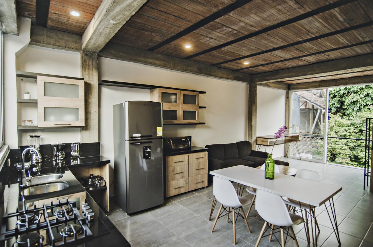 Moonshine Boutique Hostal Кали Екстериор снимка
