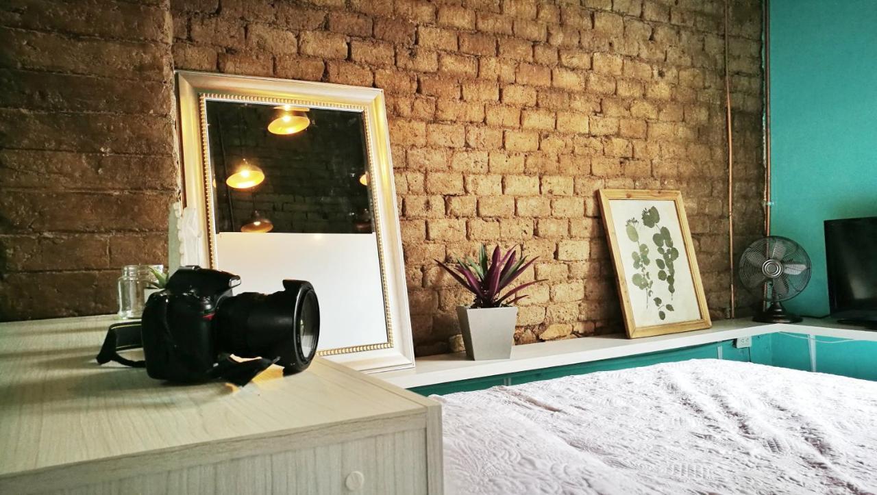 Moonshine Boutique Hostal Кали Екстериор снимка
