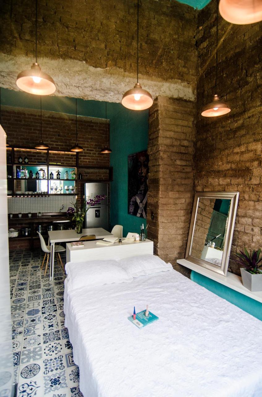 Moonshine Boutique Hostal Кали Екстериор снимка