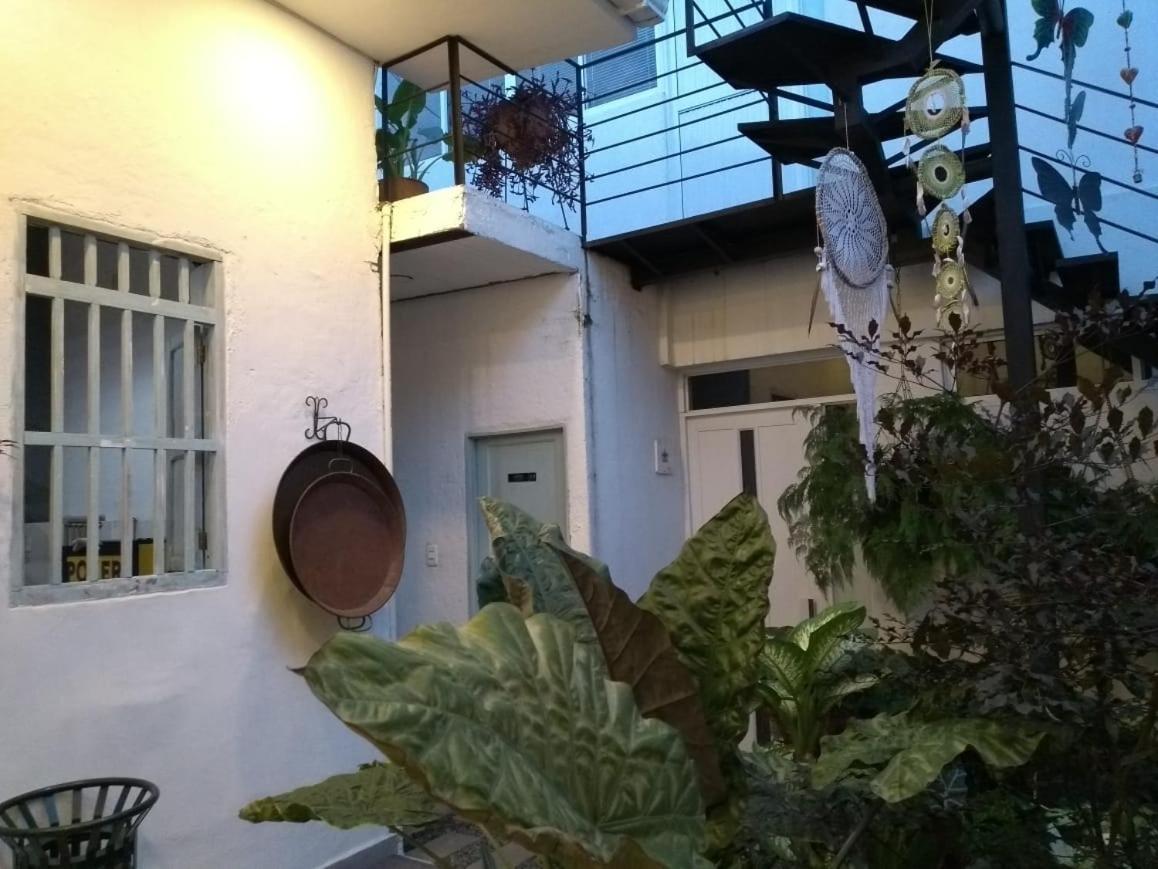 Moonshine Boutique Hostal Кали Екстериор снимка