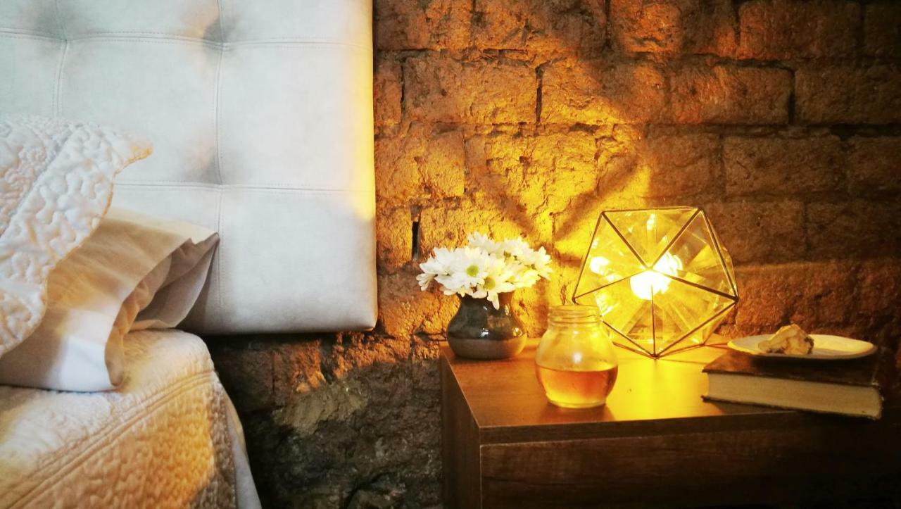 Moonshine Boutique Hostal Кали Екстериор снимка