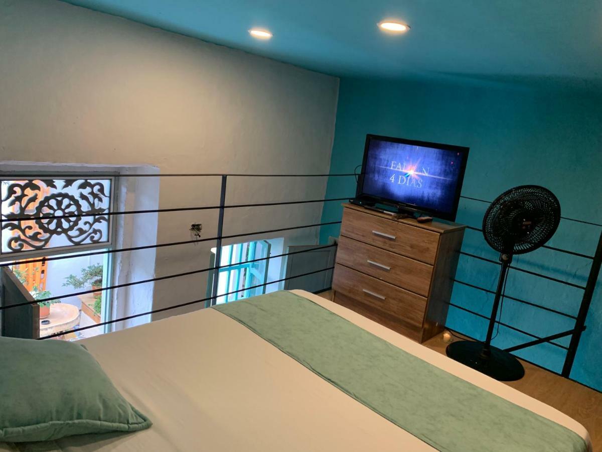 Moonshine Boutique Hostal Кали Екстериор снимка