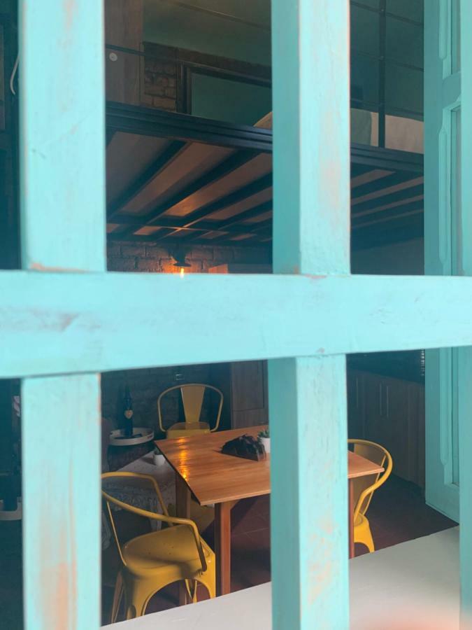Moonshine Boutique Hostal Кали Екстериор снимка
