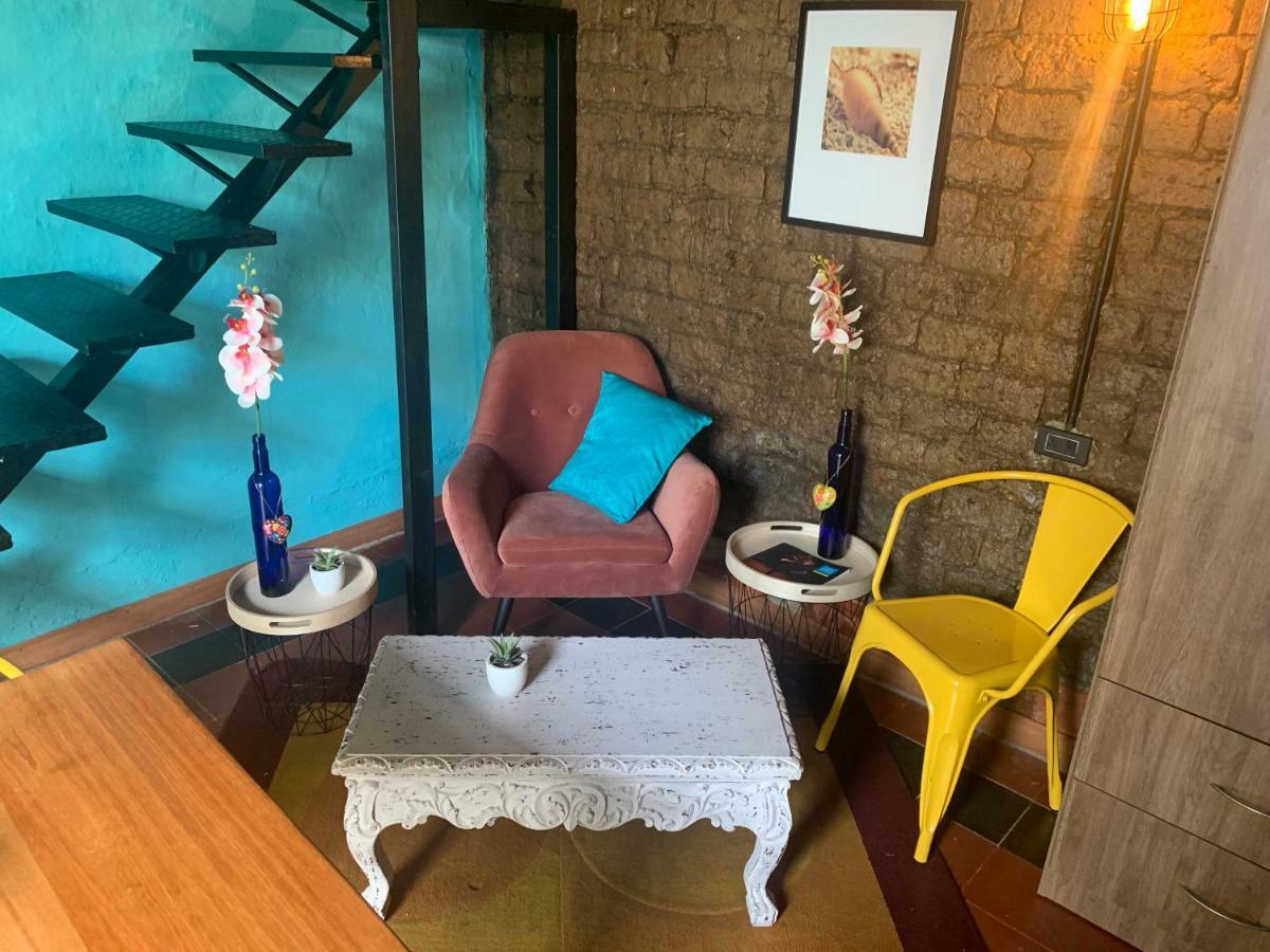 Moonshine Boutique Hostal Кали Екстериор снимка