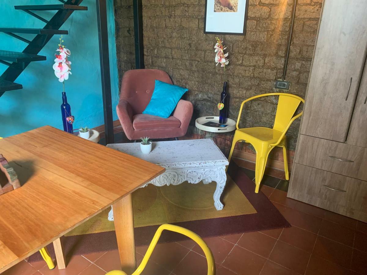 Moonshine Boutique Hostal Кали Екстериор снимка